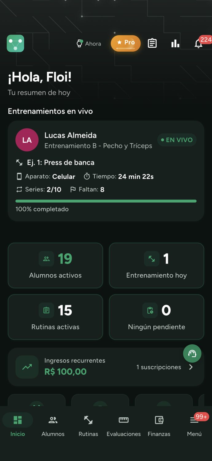 Panel del entrenador con la tarjeta Entrenamientos en vivo: Lucas Almeida en Rutina B - Pecho y Tríceps, marcado como en vivo, 24 minutos de entrenamiento, 2 de 10 series y 20% completado
